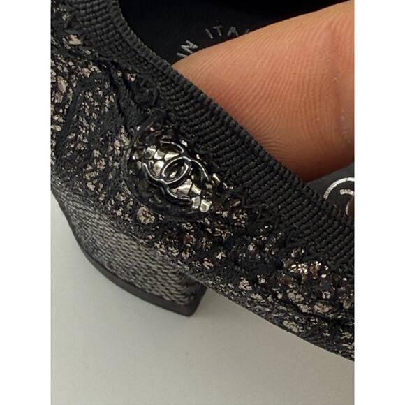 Chanel Black Gold Embossed Lace Pumps *SIZE 36C*Very nice Vintage Condition - Picture 7 of 16